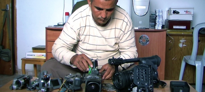 JEUDI 24 OCTOBRE 2013 à 20 h ▶ 5 caméras brisées, de Emad Burnat et Guy Davidi